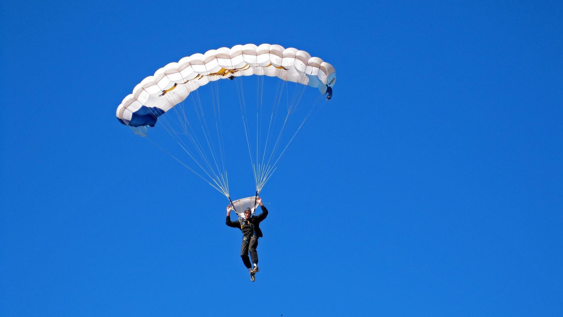 汉茨科谈未来,拭目以待,目前没有任何消息得到证实