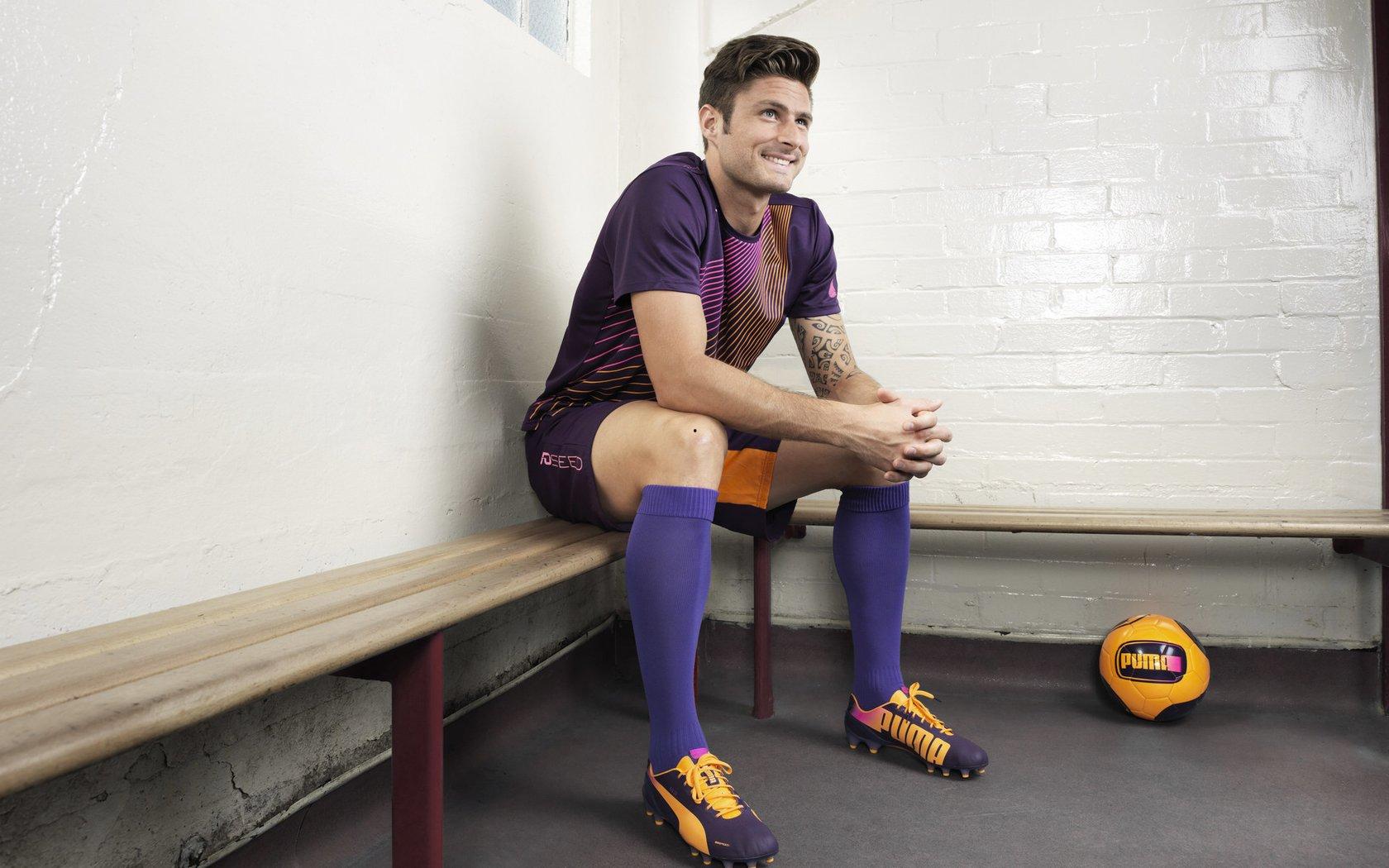 内维尔遭禁入场直呼失望！从业14年首遇森林队封杀风波