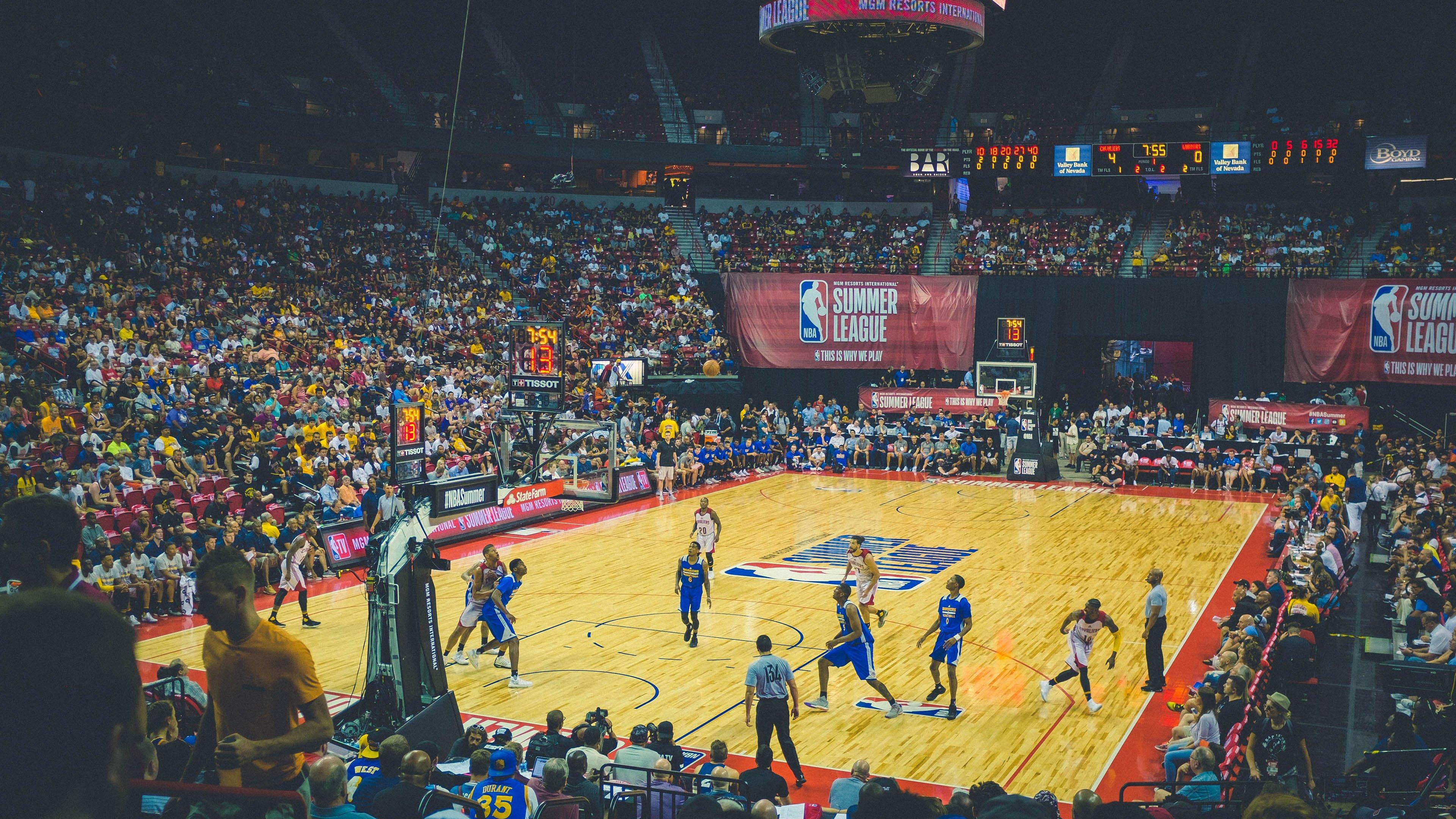 看看谁来了！科瓦西奇重返伯纳乌，温情致敬莫德里奇传奇之夜