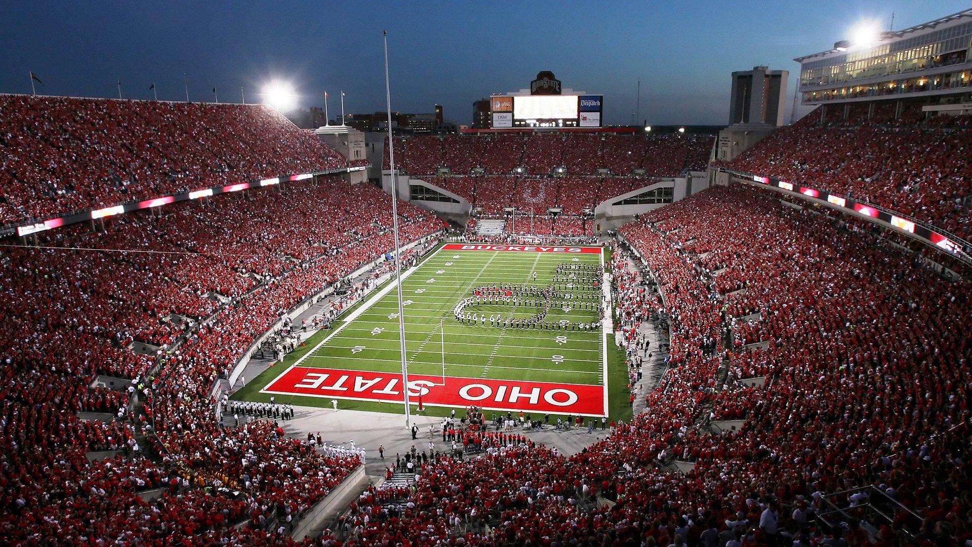 有点东西!哈登现身品牌大秀 全黑造型气场全开引爆时尚圈